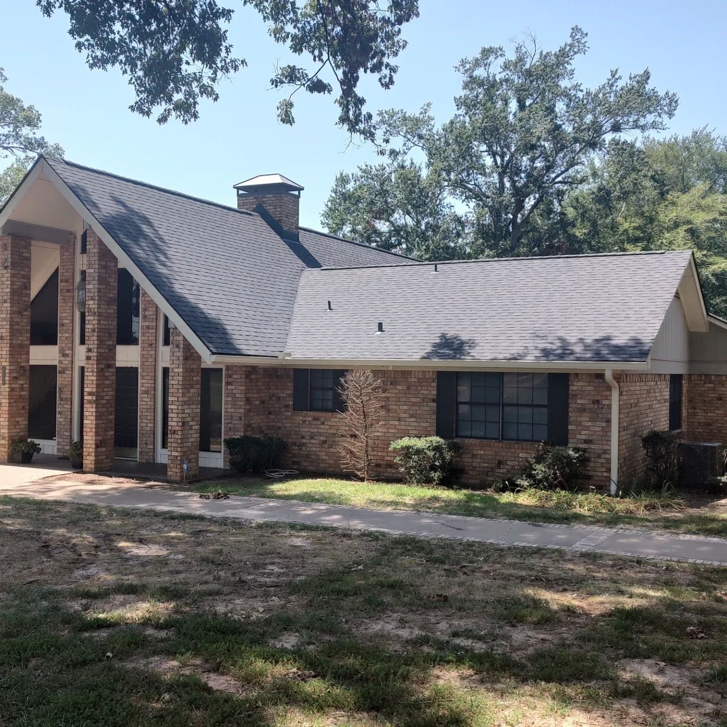 Completed architectural shingle roof on a brick home